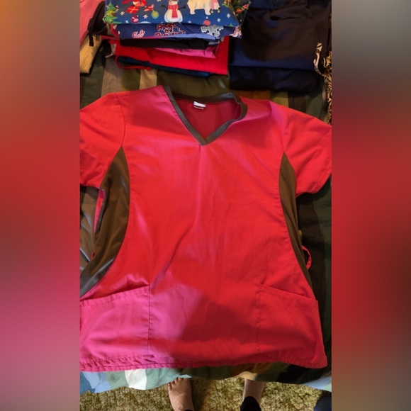 Scrub top bundle - Picture 4 of 10